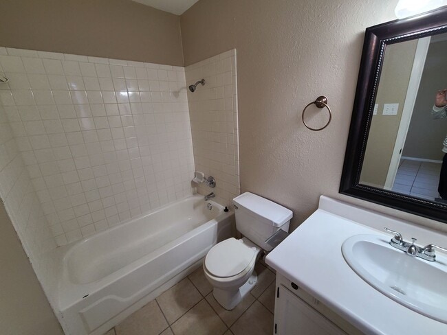 1237 Tres Rios Dr in San Angelo, TX - Building Photo - Building Photo