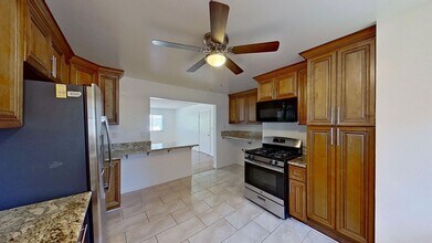 186 E 21st St in Costa Mesa, CA - Building Photo - Building Photo