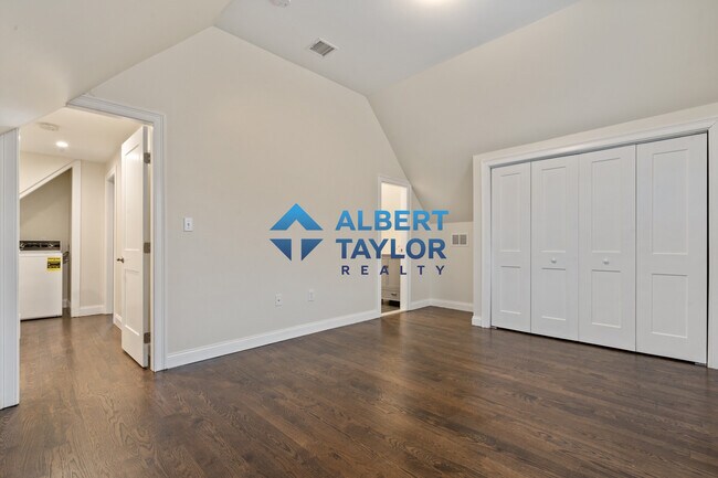 4 Chestnut Pl, Unit 4