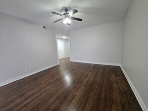 6812 S Cornell Ave in Chicago, IL - Building Photo - Building Photo