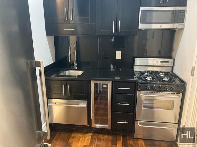 HUDSON ST., Unit 4 in New York, NY - Foto de edificio - Building Photo