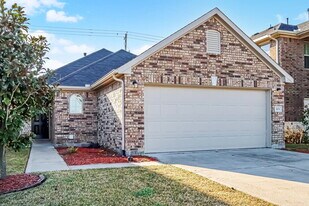 323 Sea Breeze Dr in Bacliff, TX - Building Photo