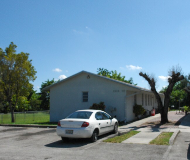 5926-5934 Taft St in Hollywood, FL - Building Photo - Building Photo