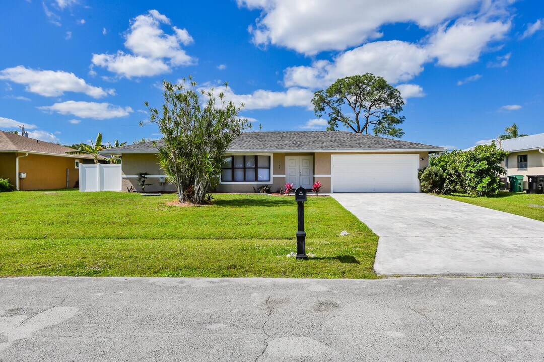 1168 SE Clifton Ln in Port St. Lucie, FL - Building Photo