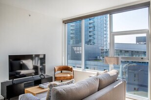 10349 NE 10th St in Bellevue, WA - Building Photo