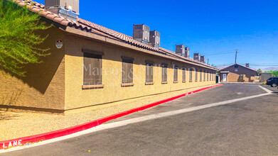 Sandhill Apartments in Las Vegas, NV - Foto de edificio - Building Photo