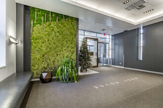 105 George St in Toronto, ON - Building Photo - Building Photo