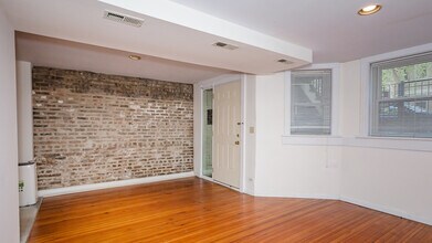 2229 N Southport Ave-Unit -GDN in Chicago, IL - Building Photo - Building Photo