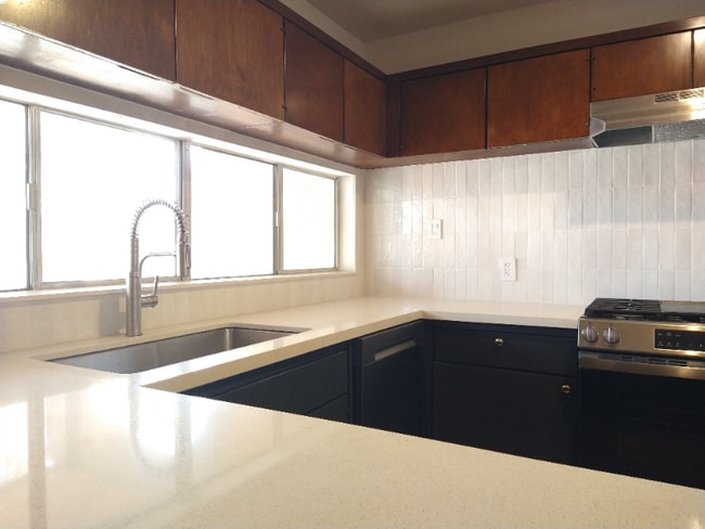 3319 Metairie Ct in Metairie, LA - Foto de edificio - Building Photo