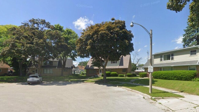 4722 N 85th Ct, Unit Upper