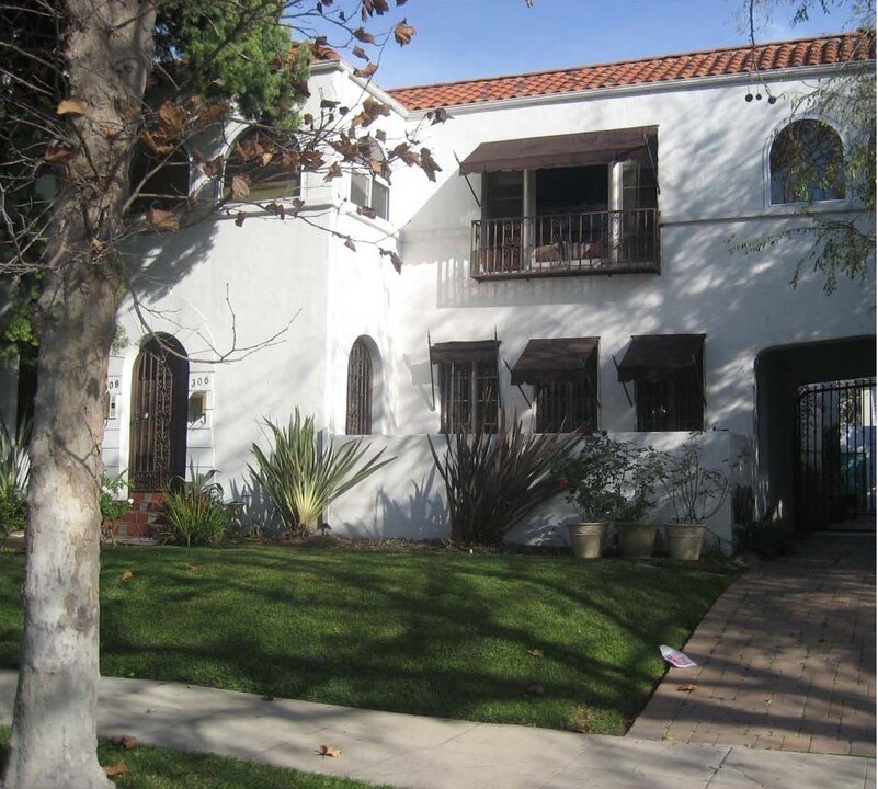 306 N Mansfield Ave in Los Angeles, CA - Building Photo
