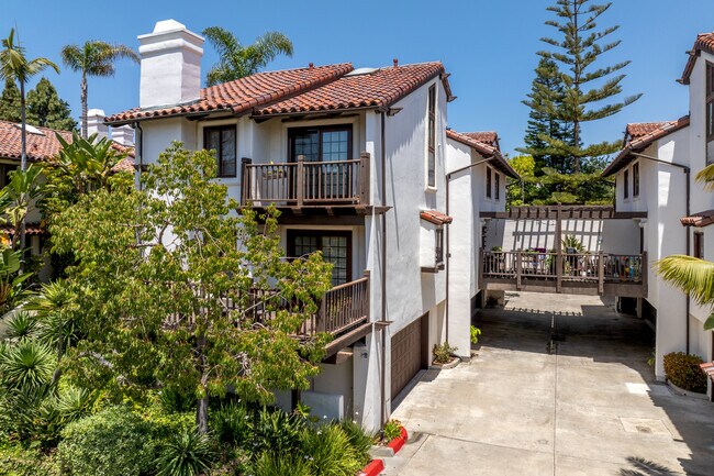 Villas Mallorca in La Jolla, CA - Foto de edificio - Building Photo