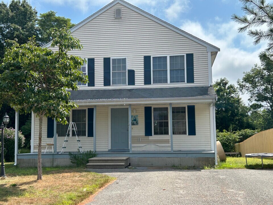 30 Nicholas Dr in Wareham, MA - Building Photo