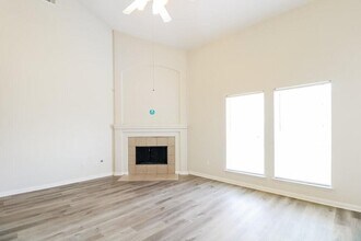10007 Barr Lake Dr in Houston, TX - Building Photo - Building Photo