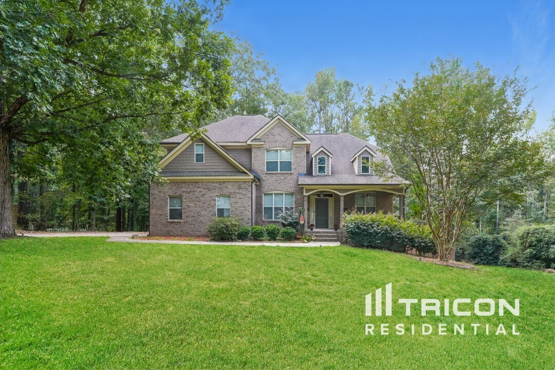 3725 Warwick Way in Snellville, GA - Foto de edificio