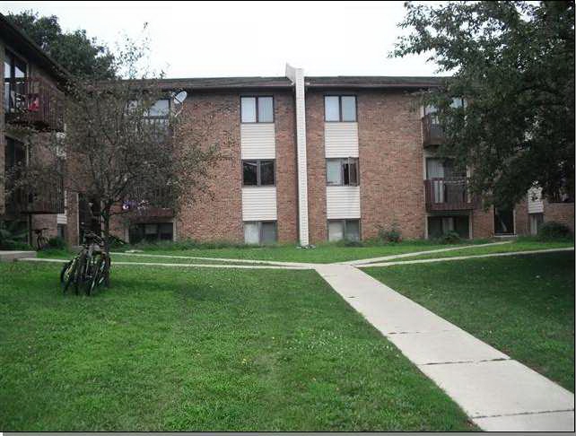 Mercer Park Apartments in Bloomington, IL - Building Photo - Building Photo