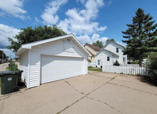 606 16th St S in Escanaba, MI - Building Photo - Building Photo