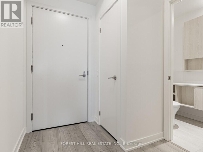 110 Broadway Ave in Toronto, ON - Building Photo - Building Photo