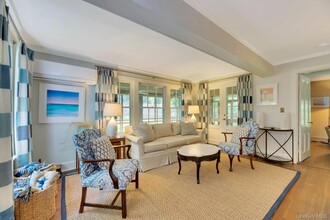 90 Old Depot Rd in Quogue, NY - Building Photo - Building Photo