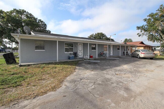 2037 Calusa Trail in Holiday, FL - Building Photo - Building Photo