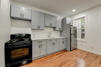 37 Logan Ave in Jersey City, NJ - Building Photo - Building Photo