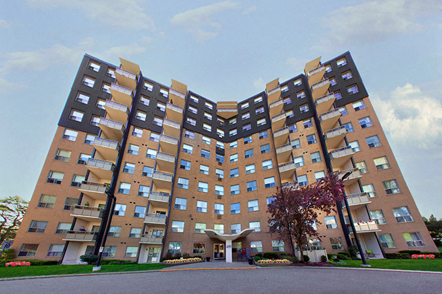 Fairway Towers in Sarnia, ON - Foto de edificio