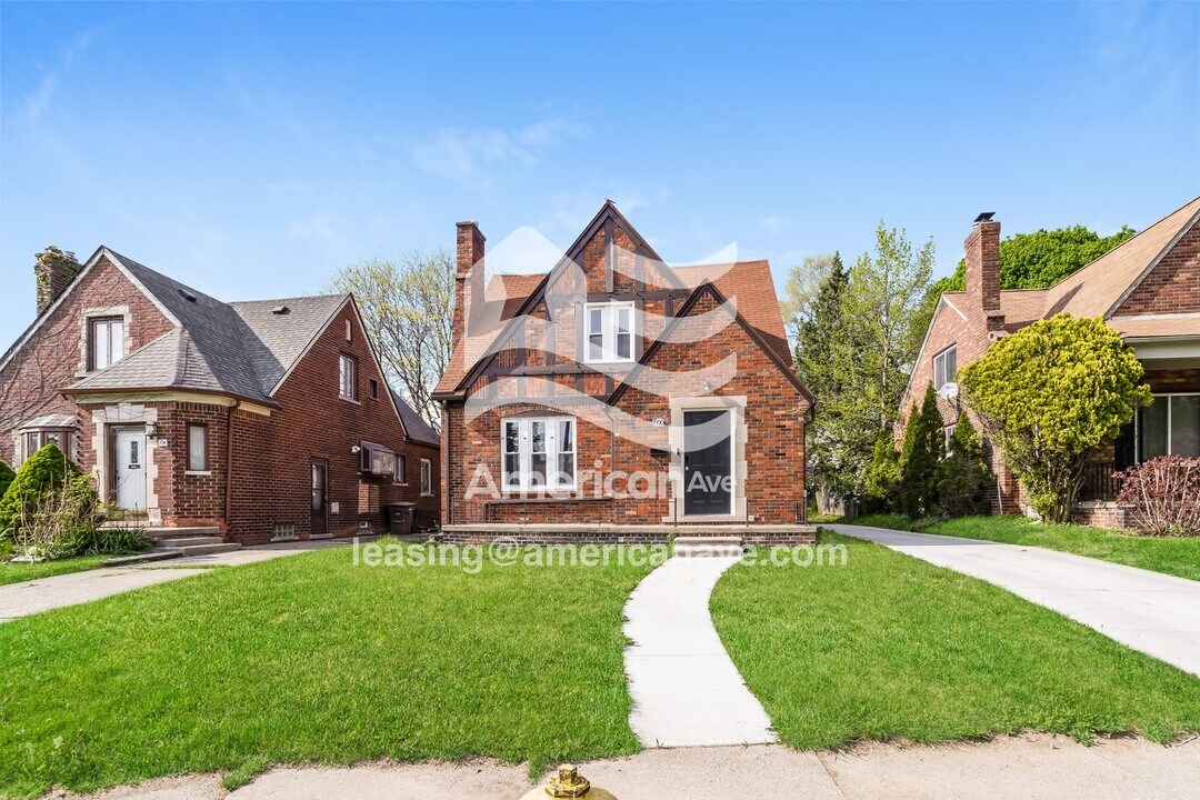 100 Spokane Dr in Pontiac, MI - Building Photo