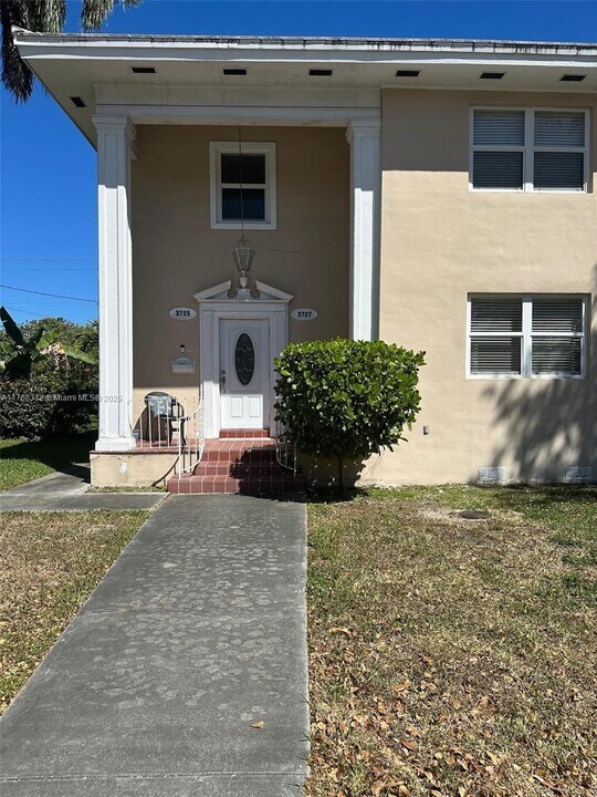 3725 Ponce de Leon-Unit -3725 in Miami, FL - Building Photo