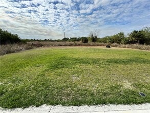 108 Dublin Cir in La Belle, FL - Building Photo - Building Photo