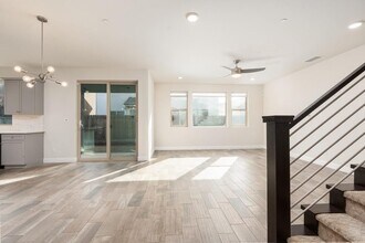 1383 E Via Azzurra Way in Fresno, CA - Building Photo - Building Photo