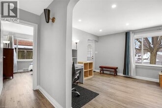 102 Kribs St in Cambridge, ON - Building Photo - Building Photo