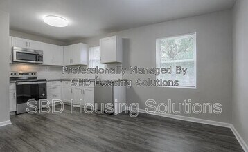 10325 Smalley Ave in Kansas City, MO - Building Photo - Building Photo
