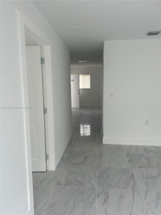 2750 Palm Ave in Hialeah, FL - Building Photo