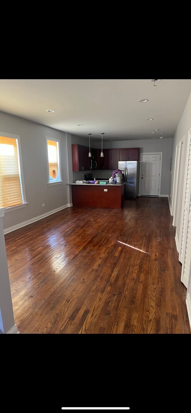 8046 S Laflin St Rentals in Chicago, IL