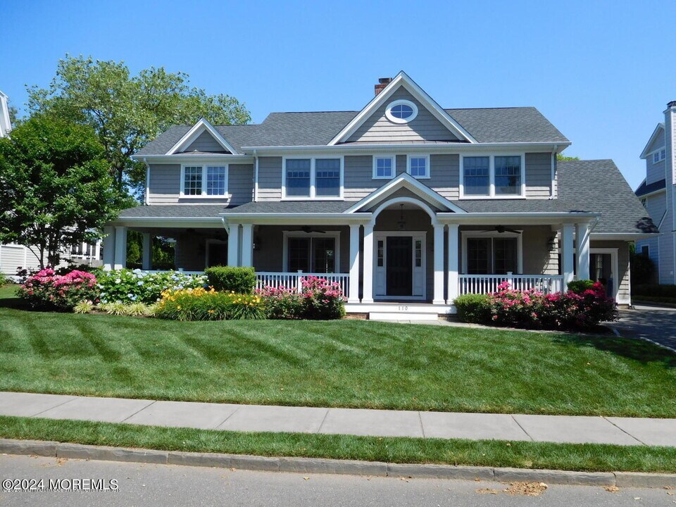 110 St Clair Ave in Spring Lake, NJ - Building Photo