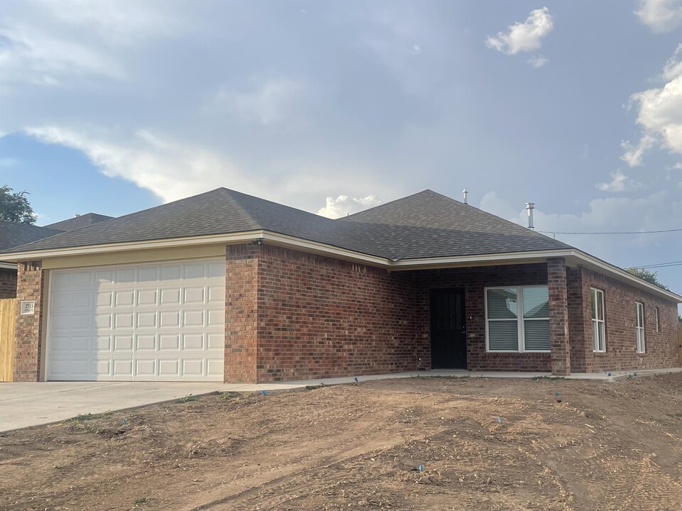 2715 9th Ave in Canyon, TX - Building Photo