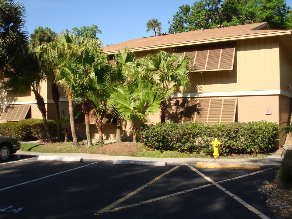 130 Jasmine Woods Ct, Unit 1c in Deltona, FL - Foto de edificio