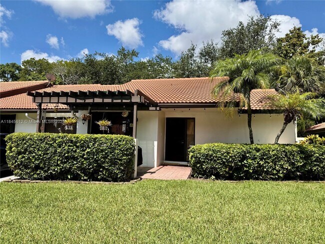 7049 Marlberry Ln in Tamarac, FL - Building Photo - Building Photo