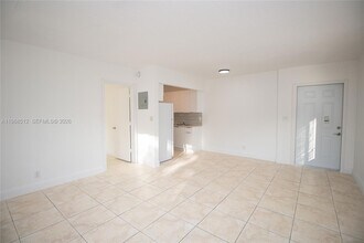 831 NW 1st Ave, Unit 4 in Fort Lauderdale, FL - Building Photo - Building Photo