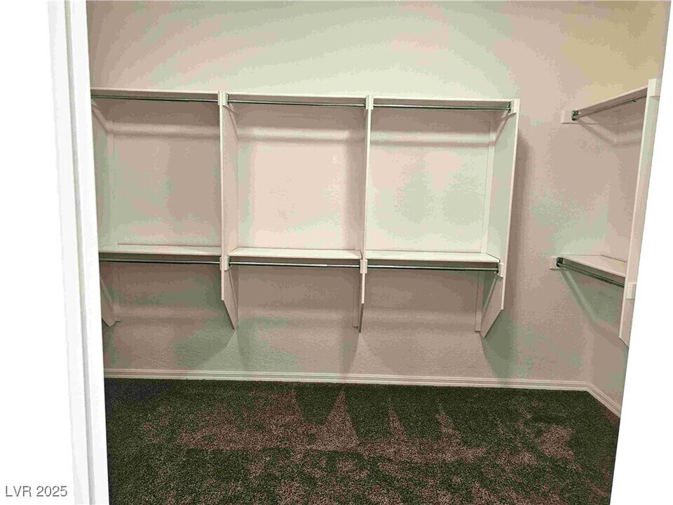 2553 Chateau Clermont St in Henderson, NV - Building Photo