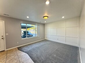1119 N Nayon St in Layton, UT - Building Photo - Building Photo