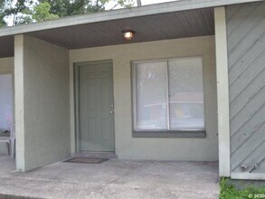 827 SW 64th Terrace, Unit B in Gainesville, FL - Building Photo - Building Photo