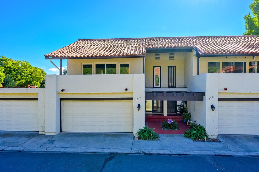 30747 Calle Chueca in San Juan Capistrano, CA - Foto de edificio