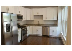 2044 Beacon St, Unit 2 in Waban, MA - Building Photo