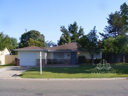 1124 Hampton Rd in Sacramento, CA - Building Photo