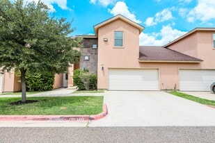 10510 Sandia Dr in Laredo, TX - Building Photo