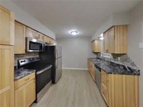 408 Riverview Dr in Monticello, MN - Foto de edificio - Building Photo