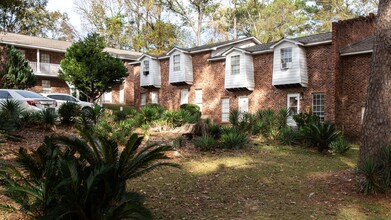 West Hills Apartment Homes in Hattiesburg, MS - Foto de edificio - Building Photo