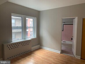 1321 Spruce St-Unit -8D in Philadelphia, PA - Foto de edificio - Building Photo