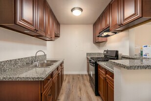 El Conquistador Apartments in Van Nuys, CA - Building Photo